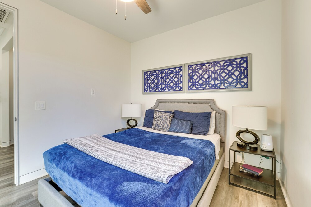2 Mi to Dtwn Phoenix: Sleek Apt w/ Fenced Yard!