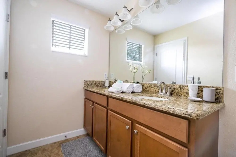 Family Pool Home Near Disney!! Modern Decor, Bbq ,resort W/ Tons Of Amenities! 6 Bedroom Home