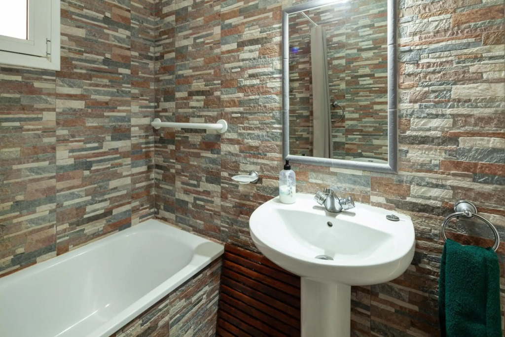 Bright spacious 1 bed apartment