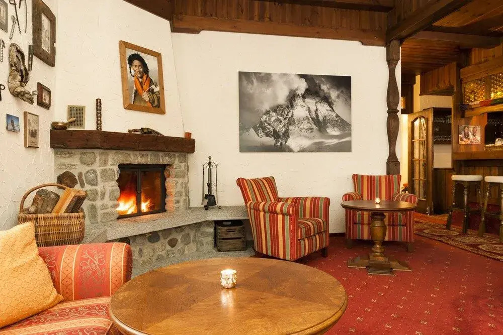 BaseCamp Hotel
