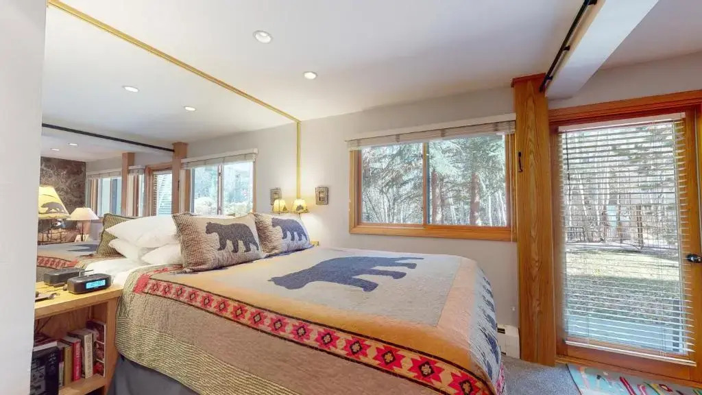 Laurelwood Condominiums Studio Premier Unit 303