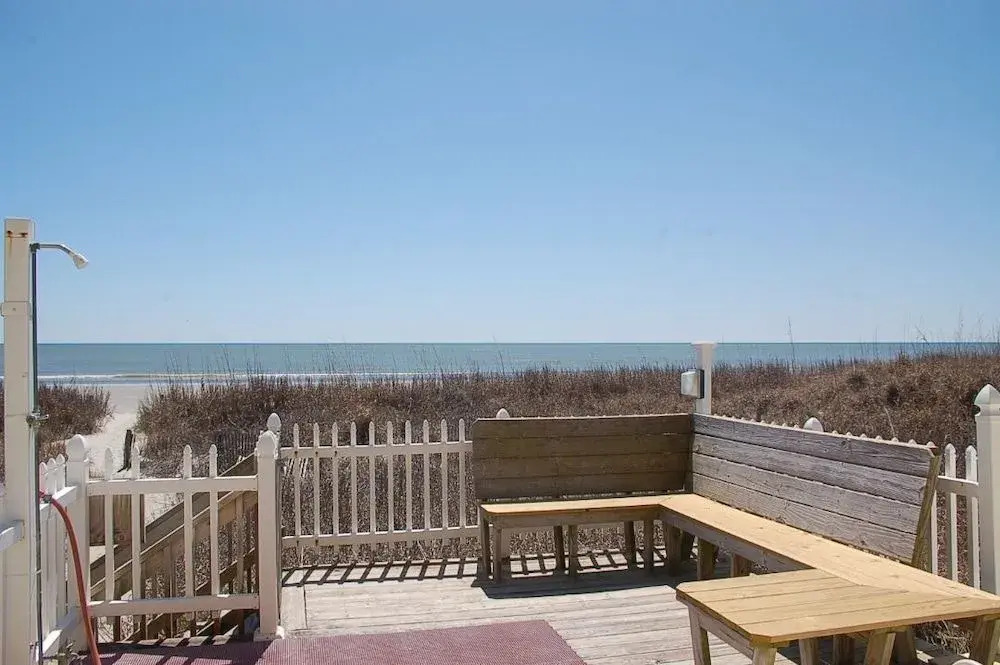 1068-201 Crescent Beach Villas - 2 Br Condo