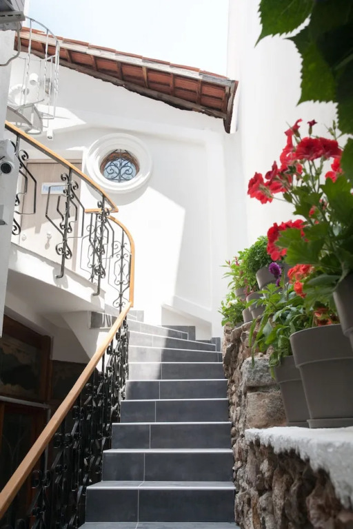 Step One | Luxury Suites right in the heart of Acropolis next to metro station