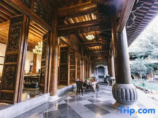 Xiheyuan Homestay (Jianshui Ancient City Small Train Store)
