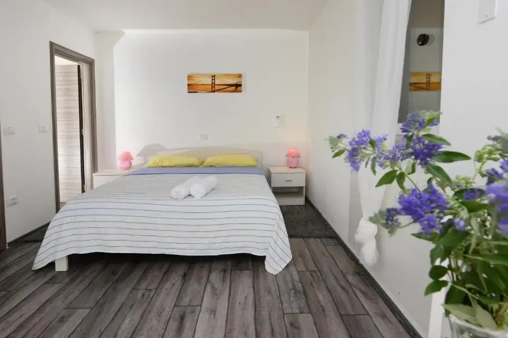 Villa LUMARE AQUA - Pool, Jacuzzi & Garden