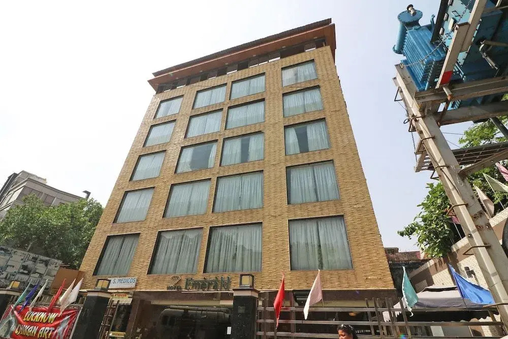 Capital O 1138 Hotel Emerald