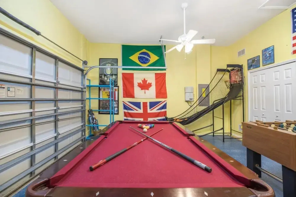 Award Winning Vacation Home With South Facing Pool And Spa Overlooking Conservation Land