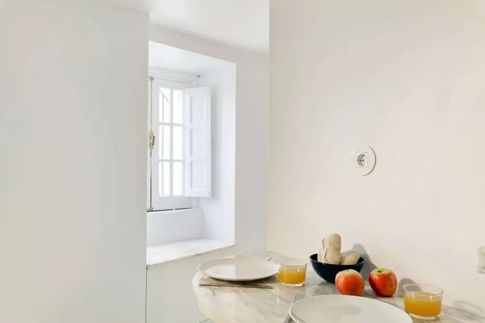 Beautiful 1-Bedroom Apt in Lisbon - NO TV -