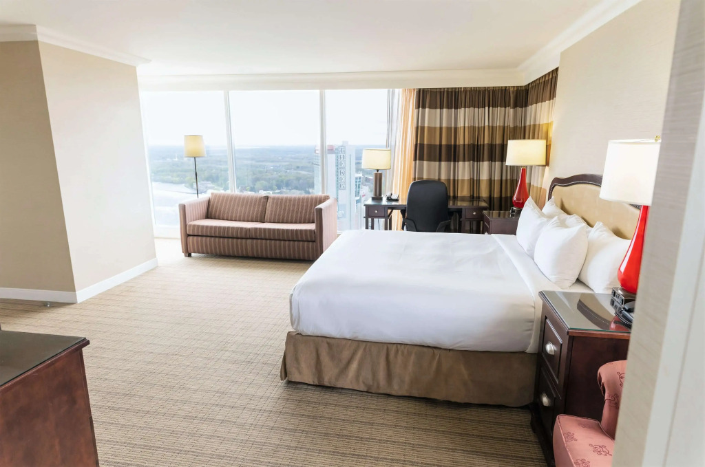 Hilton Niagara Falls/ Fallsview Hotel and Suites