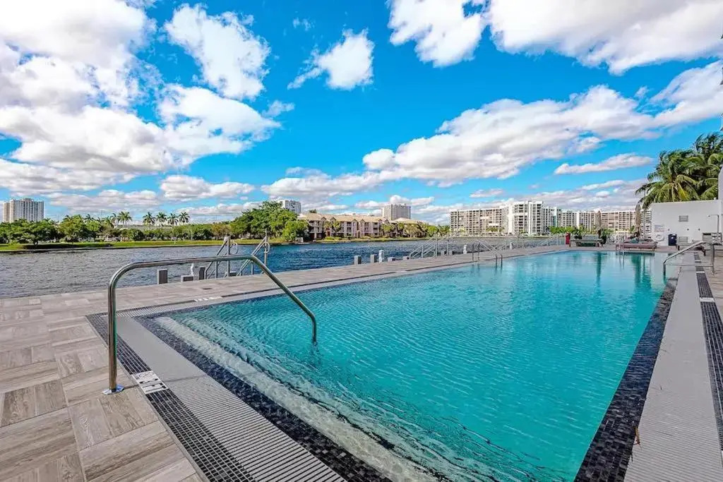 5 * AMENITIES Luxury 3 BR - FRONT Intercostal VIEW