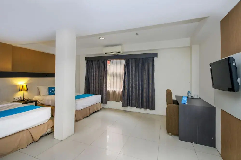 RedDoorz Plus near Hotel Benua Kendari