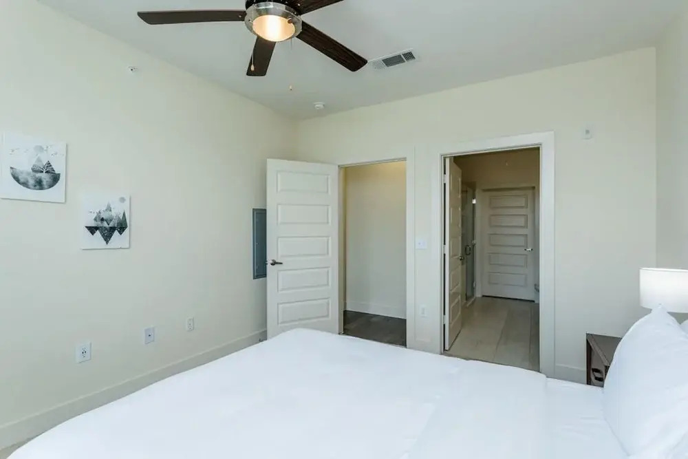 Renew Tanglewood 3-bedroom in Uptown Houston