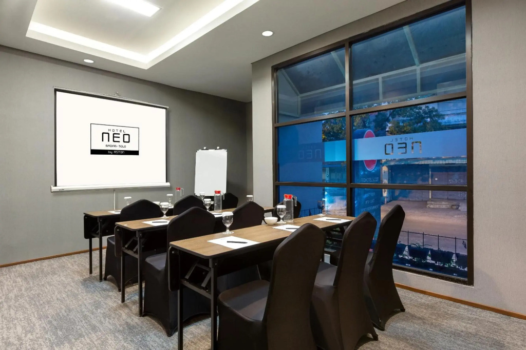 Hotel Neo Gading Solo