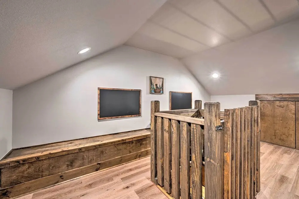Broken Bow 'lazy Dog Lodge' w/ Hot Tub, Pool Table