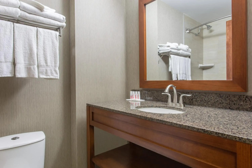 Canmore Inn & Suites