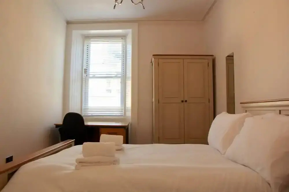 3 Bedroom Canal-side Flat In Fountainbridge