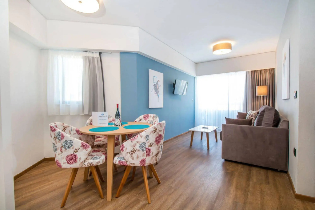 Sunny Days Hotel