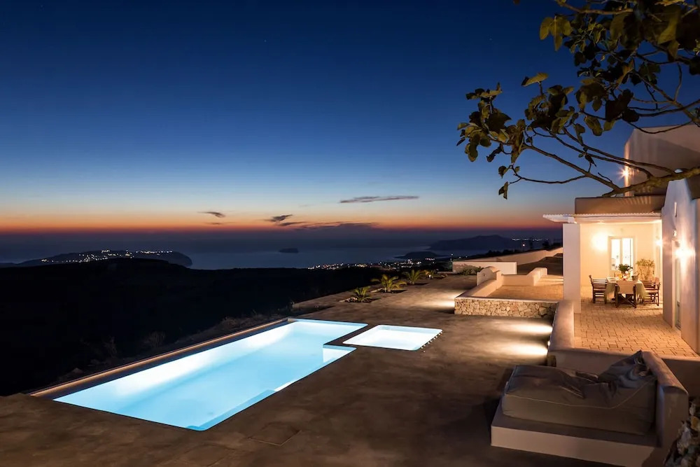 Sleeps8-Parking-Garden-Pool-SunSets-Barbeque