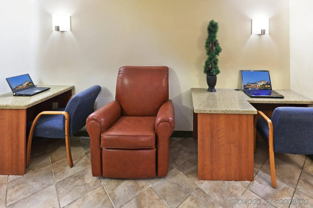 Candlewood Suites Market Center by IHG