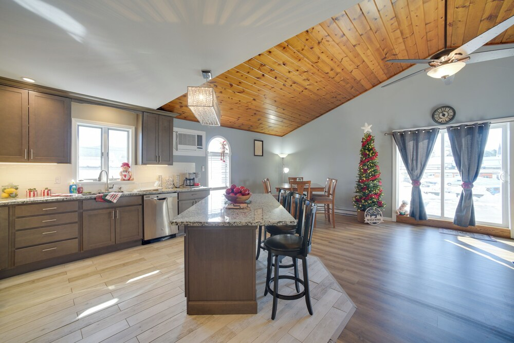 3 Blocks to Lake George Village: Spacious Home