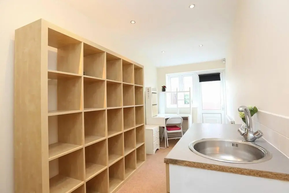 3/4 Bed House 2 Bathroom off Road Parking