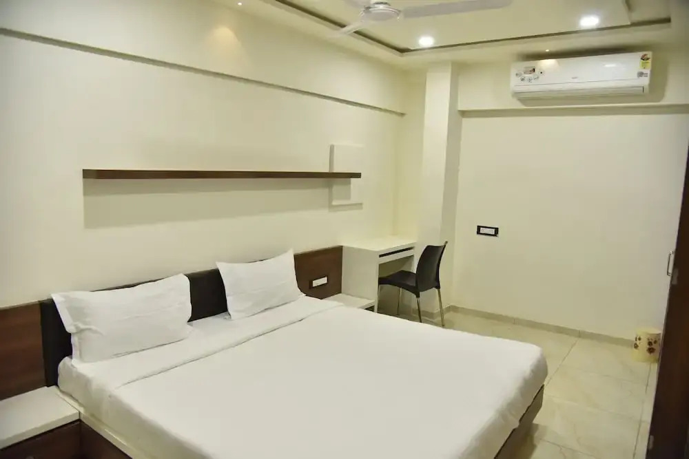 Hotel Savera Inn
