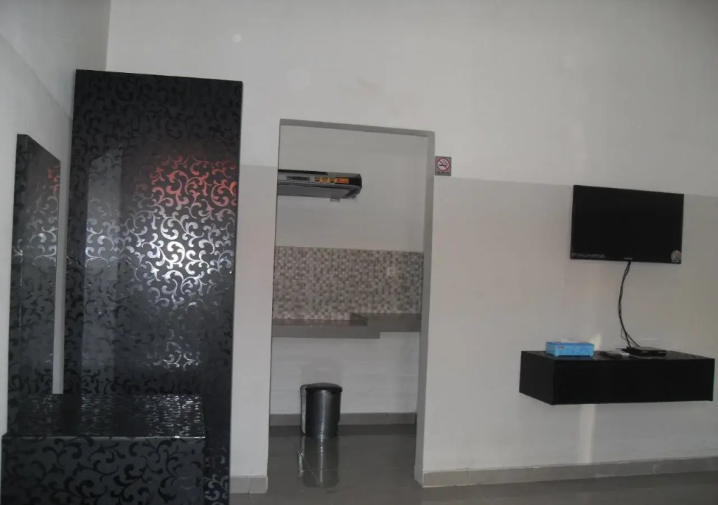 Gendis Hotel And Guest House