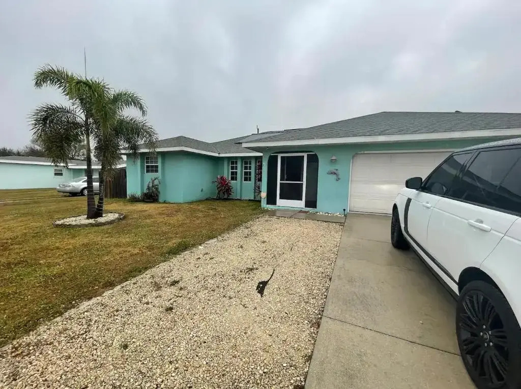 Beautiful 3 bedroom home with pool Internal name: Barker house
