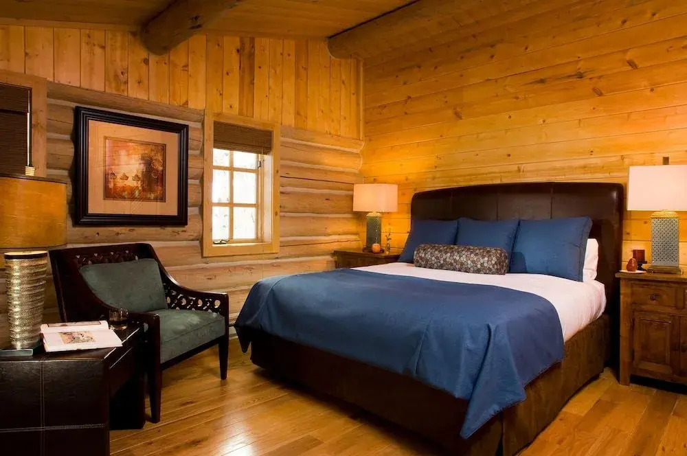 Private Unique On-mtn  4br 4ba 4 Bedroom Cabin by RedAwning