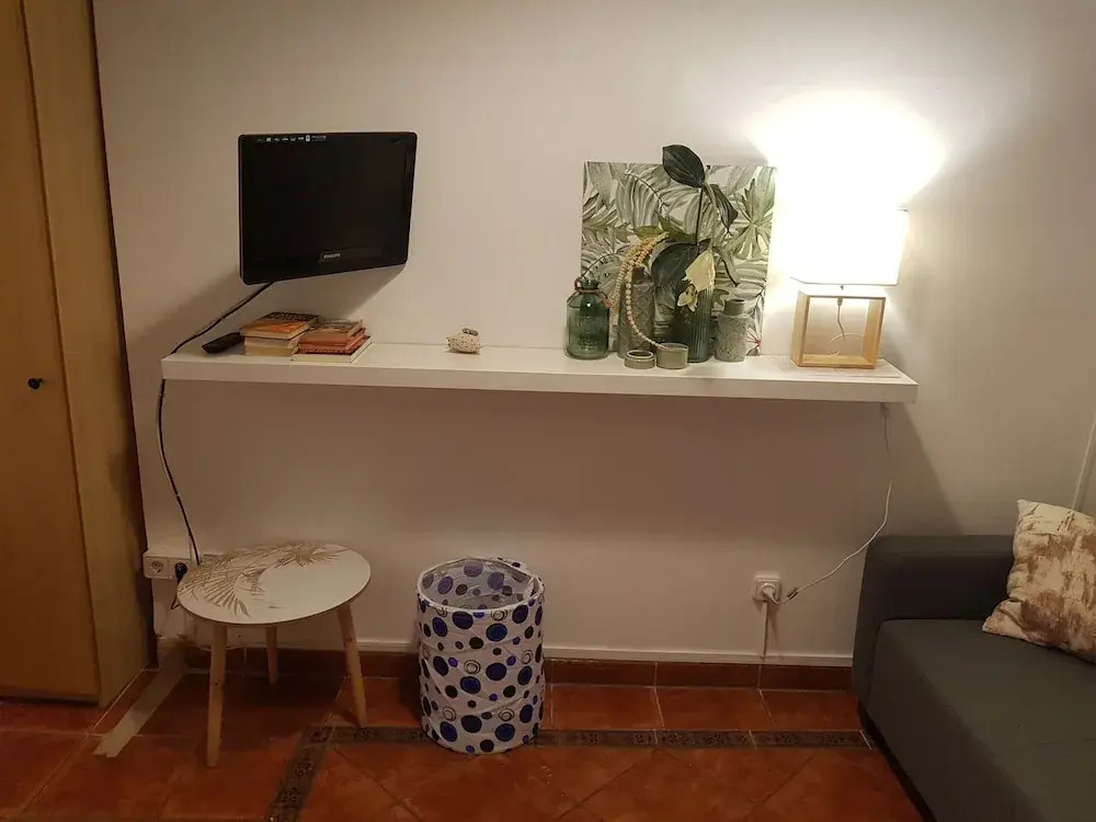 Central Comfortable Apt Born 2.1