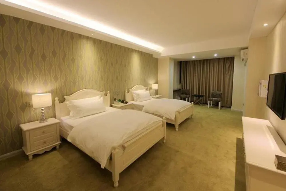 YOUANDME Smart Homestay (Longmen High-speed Railway Station Baolong Plaza)