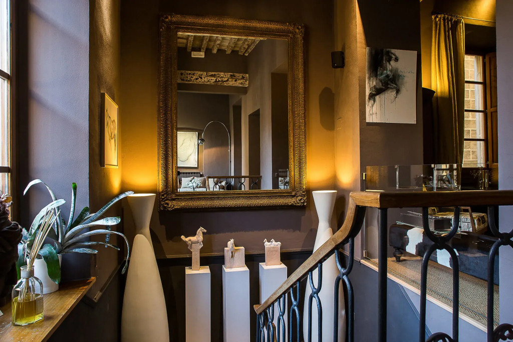 Porcellino Gallery Art Boutique BB