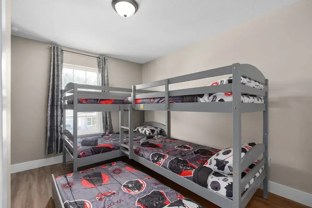 Super Cool- Sleeps 17 Newly Built Near Parks