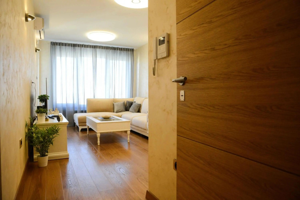 Tesla 70 Apartment