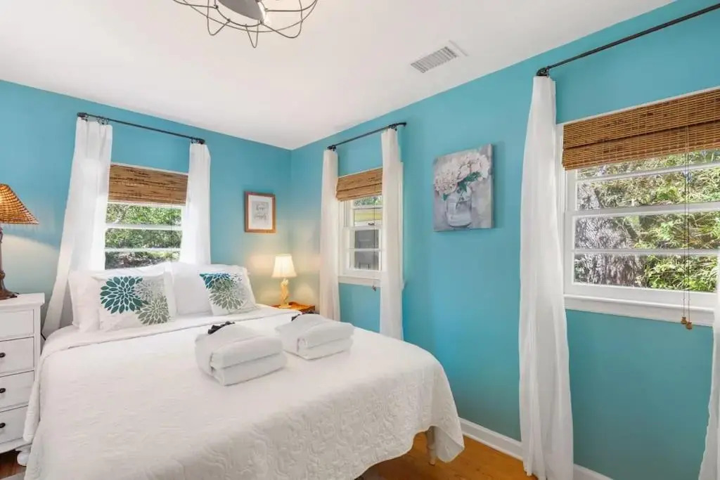 817 E Ashely Ave Pleasant Breeze