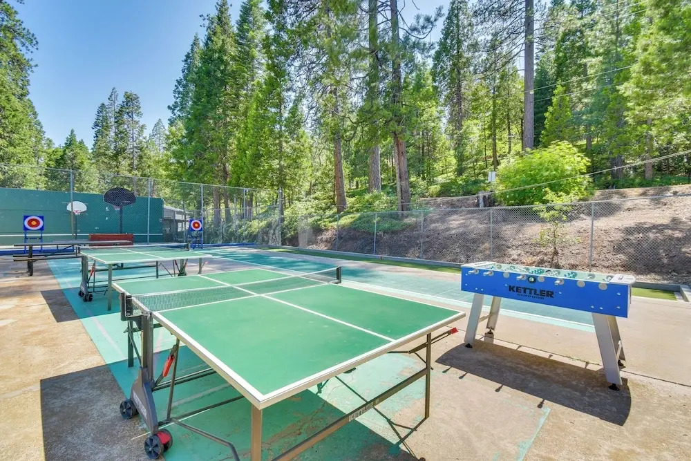 3 Mi to Calaveras Big Trees: Group-ready Mtn Cabin