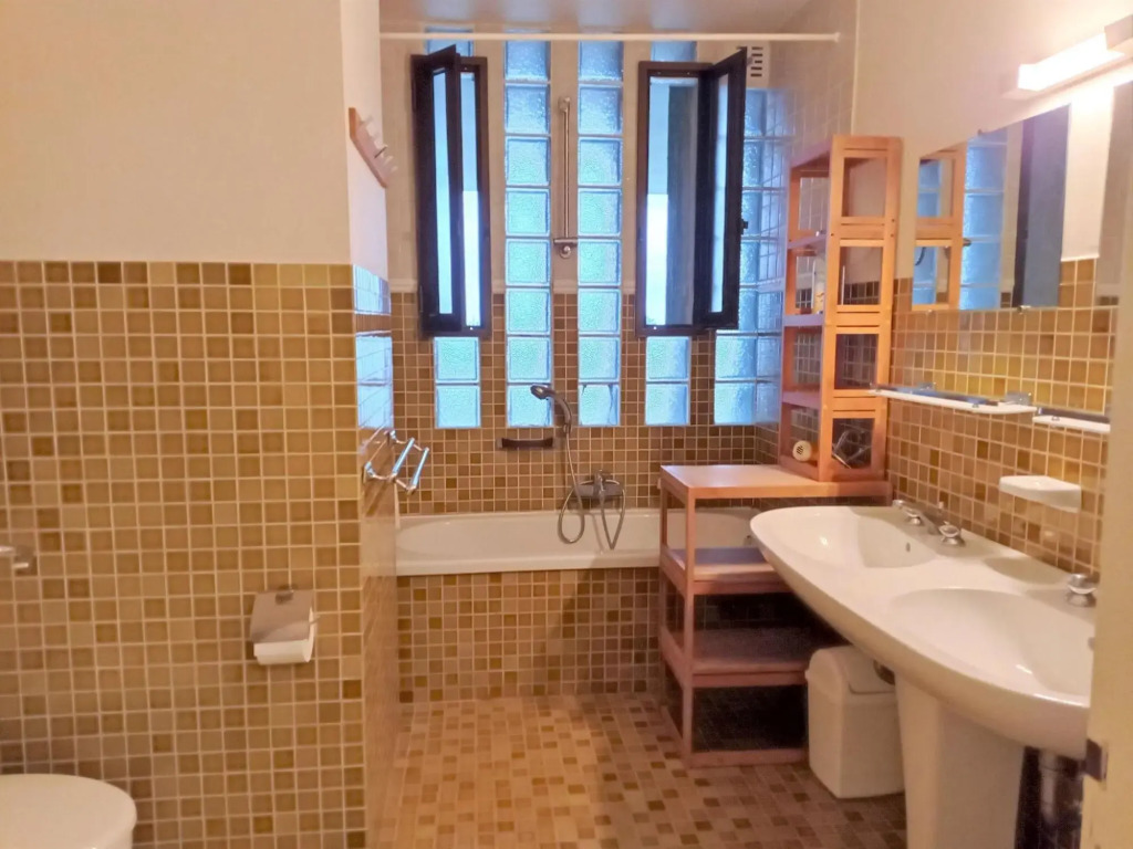 Lush Holiday Home in Bormes les Mimosas with Swimming Pool