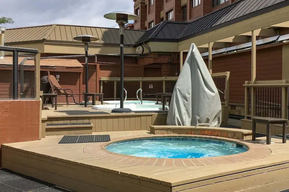 Ski-in, Ski-out At The Ge With Heated Pool Studio Bedroom Condo