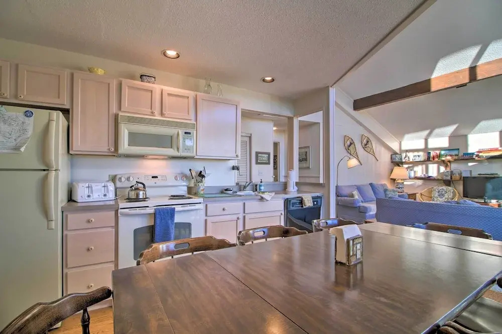 Adventure Home: Trails, Pool, Gym & Tennis Access