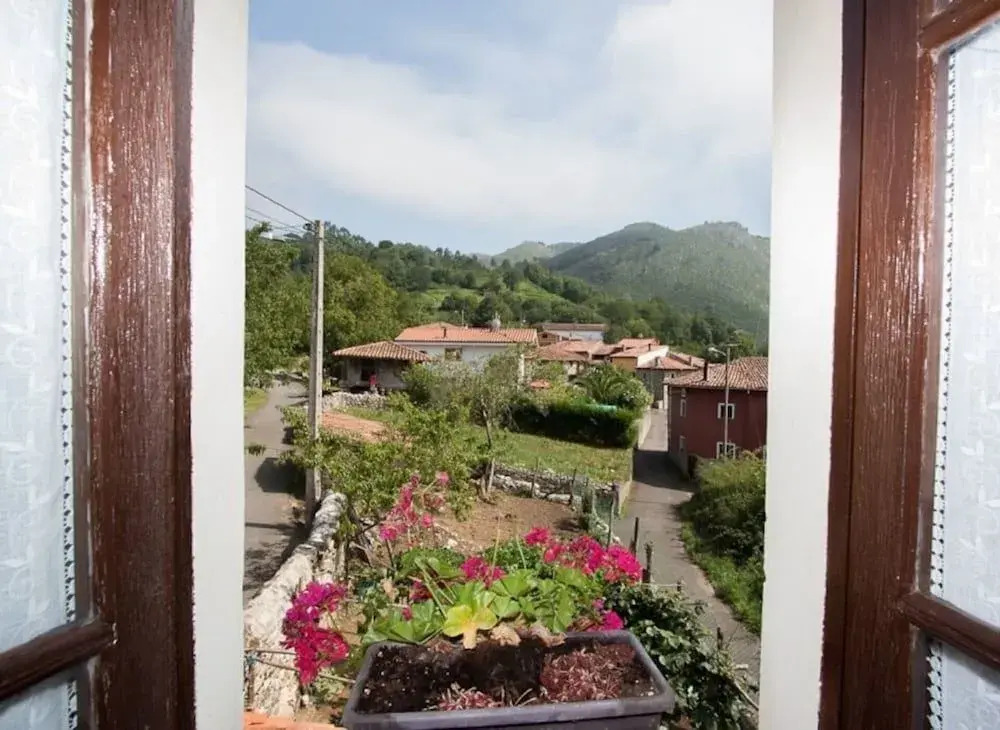 Casa del Cuetu. Traditional village house in Asturias