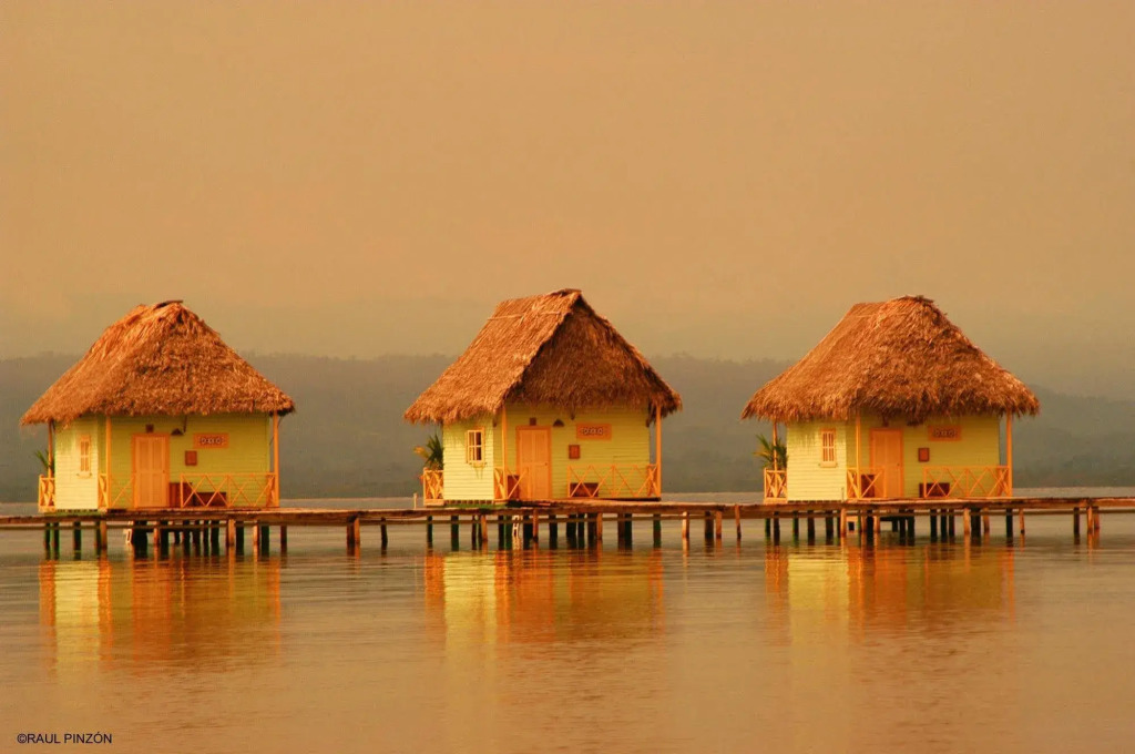 Punta Caracol Acqua Lodge
