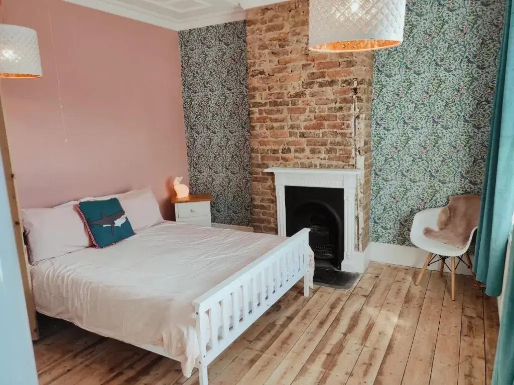 Charming 4BD Semi Detached Home Hastings