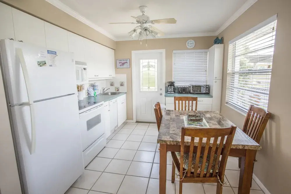 Aloha Kai - Unit 6 2 Bedrooms 1 Bathroom Apts