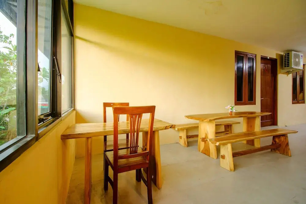 Oyo 2476 Maguwo Indah Homestay