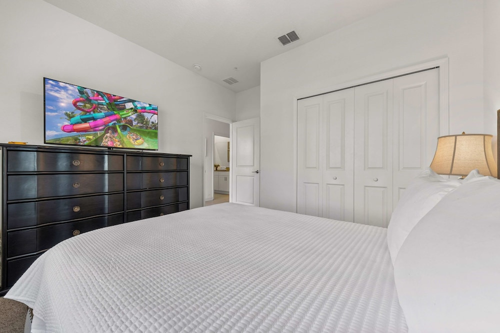 South-Facing Pool 5BR Storey Lake Lazy River 2437