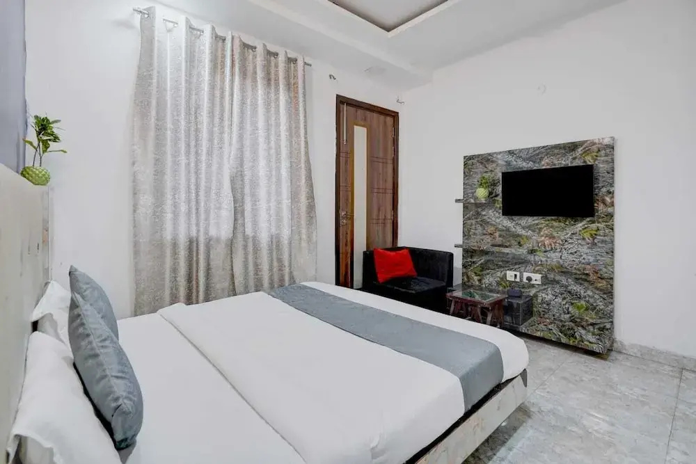 Hotel Season Grand Couple Friendly Pitampura