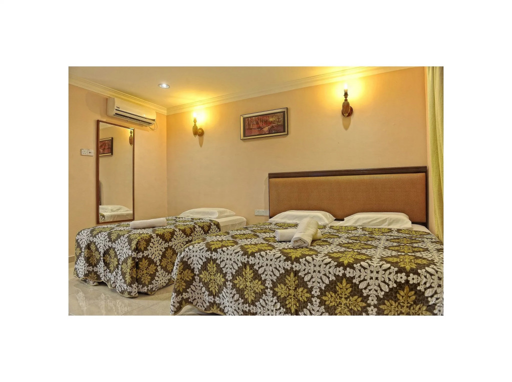 Penarak Bamboo Beach Motel