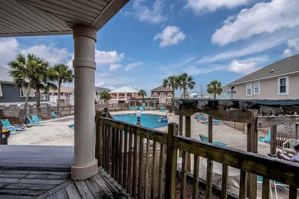 Sandy Toes 4 Bedroom Home by RedAwning