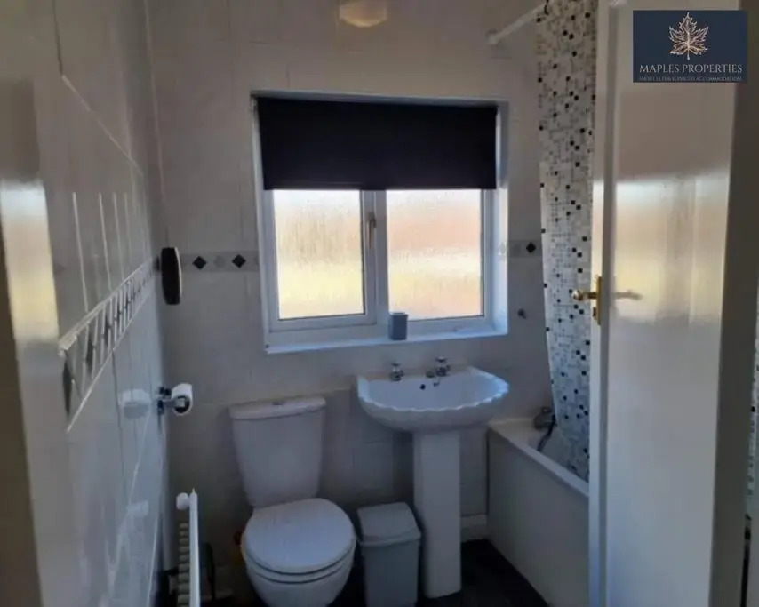 3 Bedroom House, with Free WiFi - Maples Properties Short Lets & Serviced Accommodation Hull