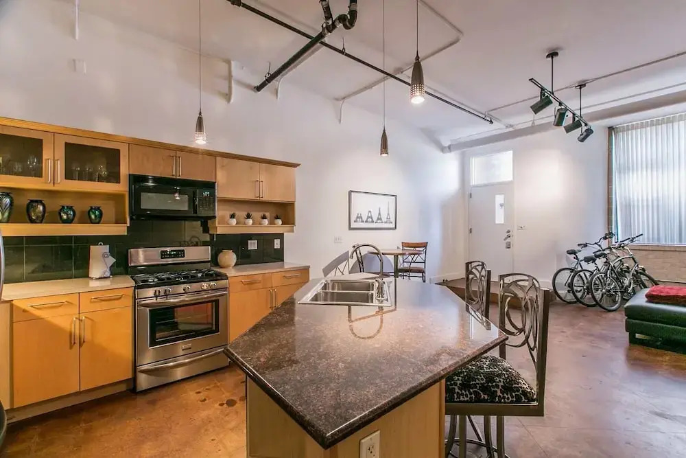 Littlefield Lofts, Hosted by Placemakr - 6th St